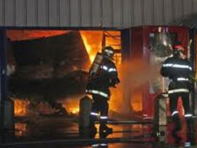 Φωτιά σε αποθήκη εταιρείας στη Θεσσαλονίκη